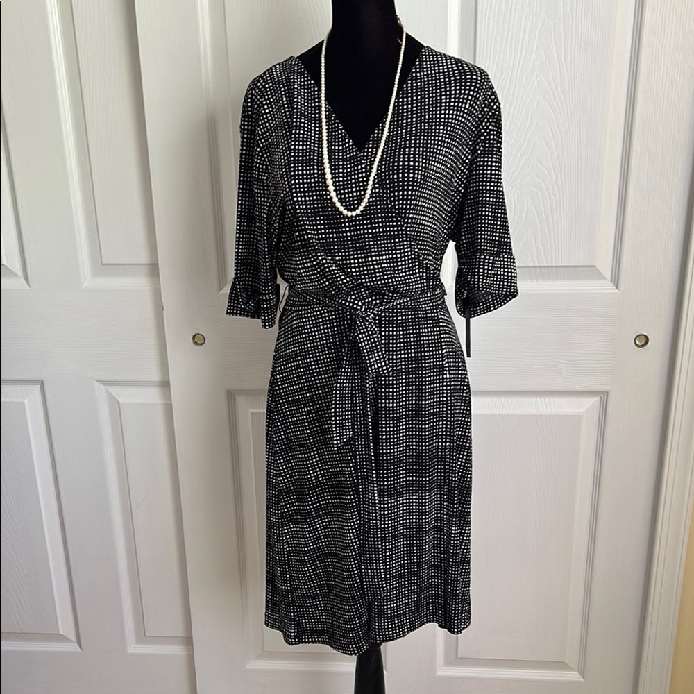 Apt. 9 Black and White V-Neck Sheath Dress
